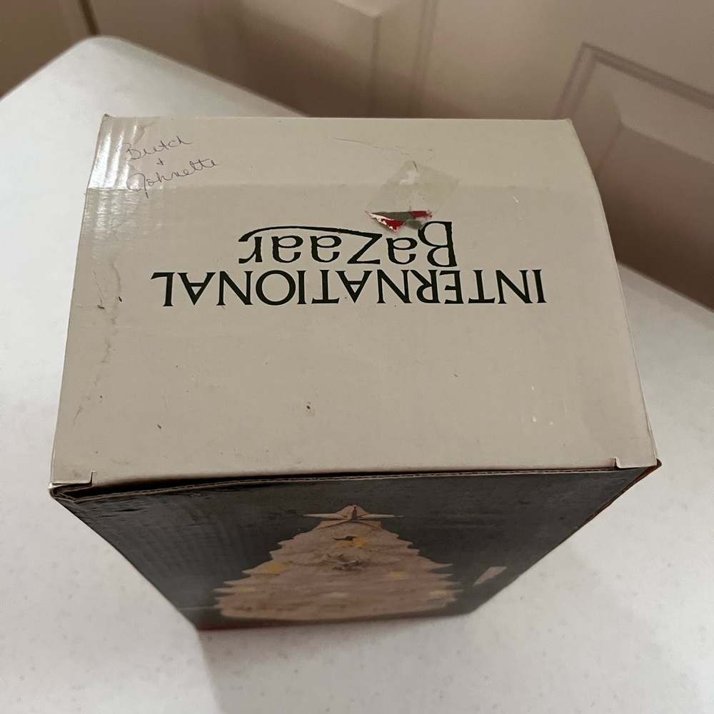Vintage International Bazaar Ceramic White and Gold Christmas Tree - Picture 11 of 12